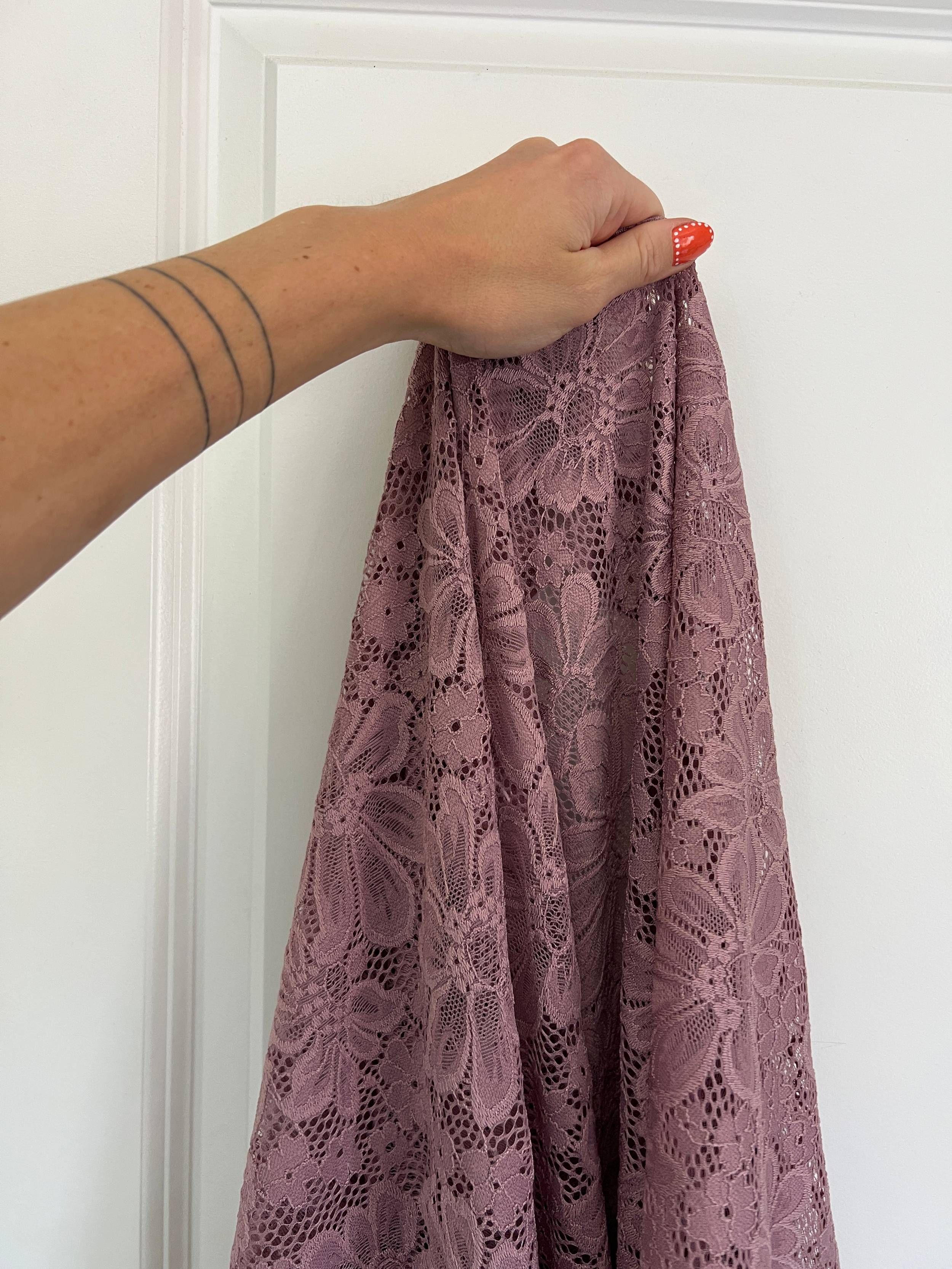 Mauve Floral Chantilly Lace - Image 9